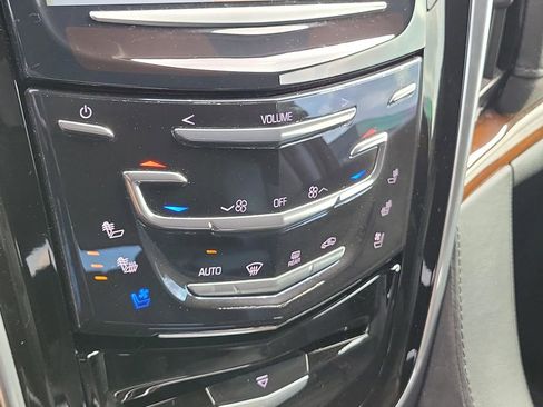 Used 2020 Cadillac Escalade Premium Luxury RWD image 36