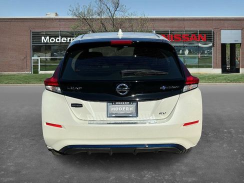 Used 2019 Nissan Leaf SV w/ SV Technology Package image 3