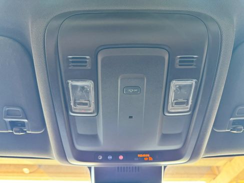Used 2023 Chevrolet Suburban LS RWD image 17