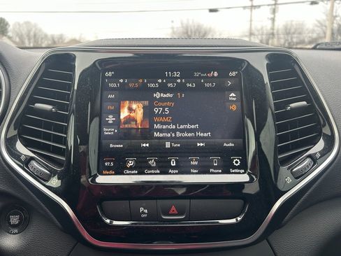 Used 2019 Jeep Cherokee Limited image 21