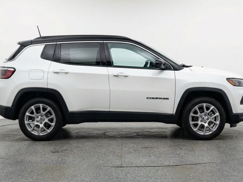 Used 2025 Jeep Compass Limited AWD/4WD image 11