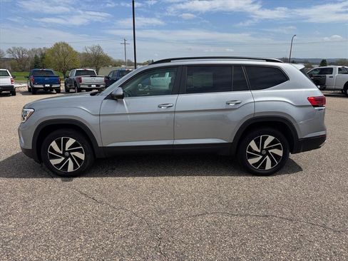 Used 2025 Volkswagen Atlas SE AWD/4WD image 2