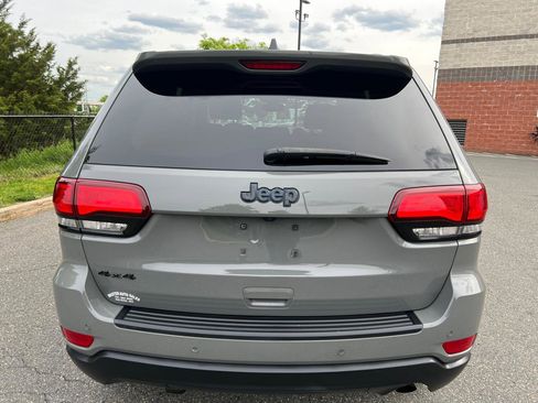 Used 2019 Jeep Grand Cherokee Laredo AWD/4WD image 5