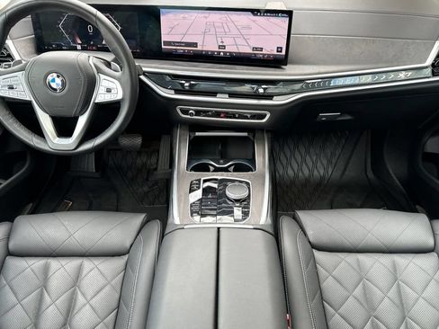 Used 2025 BMW X7 xDrive40i AWD/4WD image 13