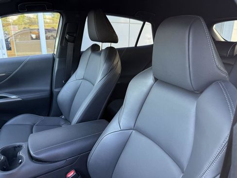 Certified 2024 Toyota Venza XLE AWD/4WD image 12