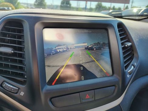 Used 2016 Jeep Cherokee Limited FWD image 17