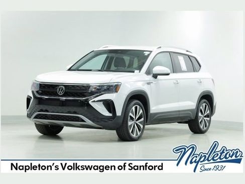 New 2024 Volkswagen Taos SE image 1