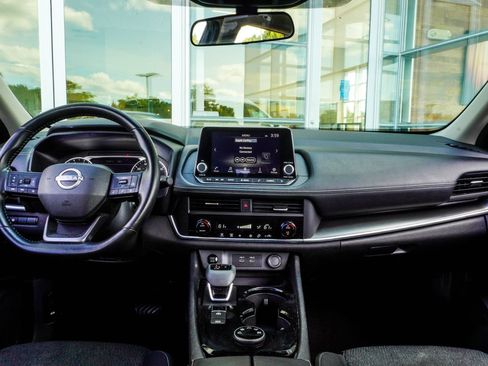 Used 2025 Nissan Rogue SV AWD/4WD image 6