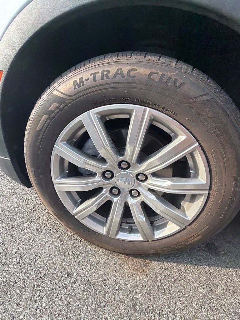 Used 2022 Cadillac XT4 Premium Luxury w/ Technology Package FWD image 3