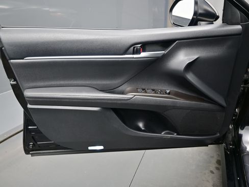 Used 2024 Toyota Camry XLE image 9