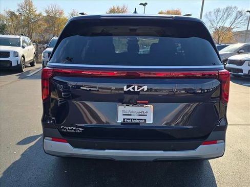 New 2026 Kia Carnival EX image 4