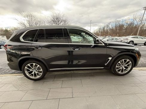Used 2025 BMW X5 xDrive40i w/ Parking Assistance Package image 4