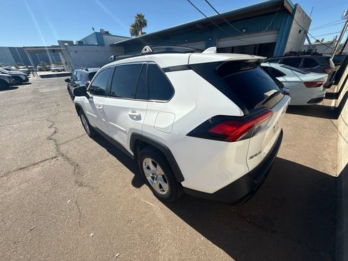 Used 2021 Toyota RAV4 XLE w/ Carpet Mat Package (TMS) FWD image 14