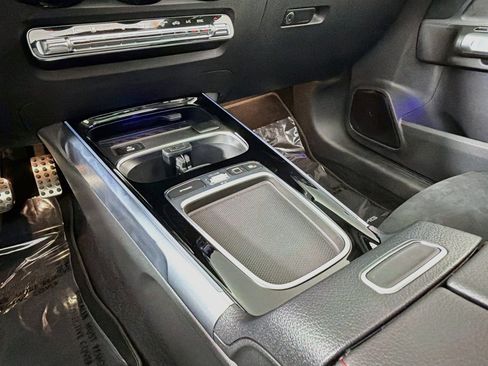 Used 2025 Mercedes-Benz GLB 250 image 5
