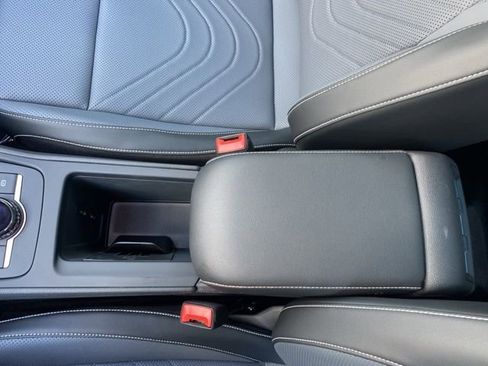 New 2025 Volkswagen Tiguan SE image 40