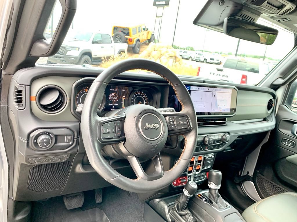 Used 2024 Jeep Gladiator Mojave AWD/4WD image 14