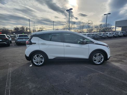 Used 2022 Chevrolet Bolt LT image 8