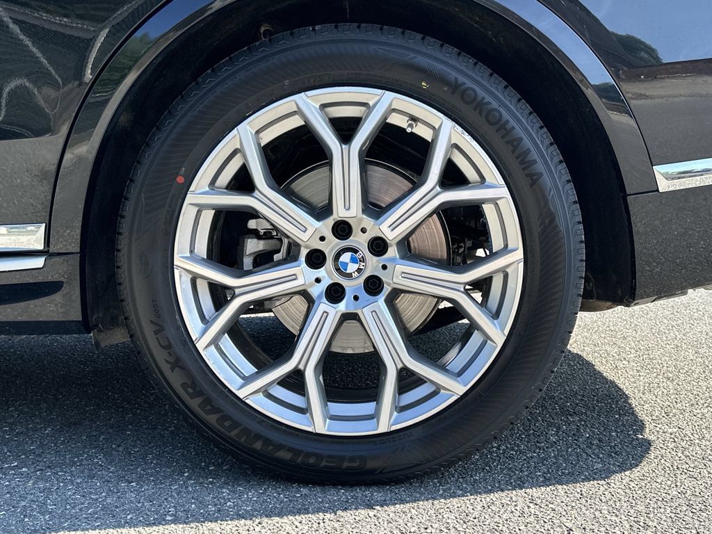 Used 2026 BMW X7 xDrive40i AWD/4WD image 17