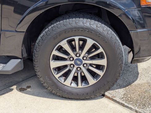 Used 2016 Ford Expedition EL XLT w/ Equipment Group 202A RWD image 12