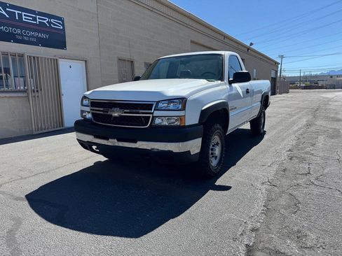 Used 2007 Chevrolet Silverado 2500 W/T w/ Heavy-Duty Power Package AWD/4WD image 2