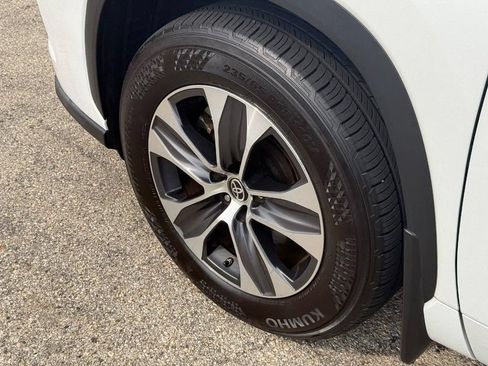 Used 2022 Toyota Highlander XLE FWD image 10