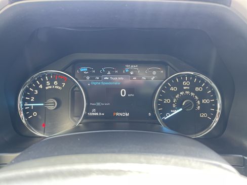 Used 2018 Ford F150 Lariat w/ Equipment Group 502A Luxury AWD/4WD image 17