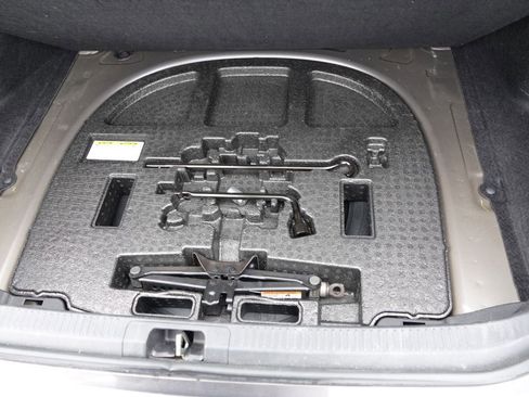 Used 2019 Toyota Camry L image 9