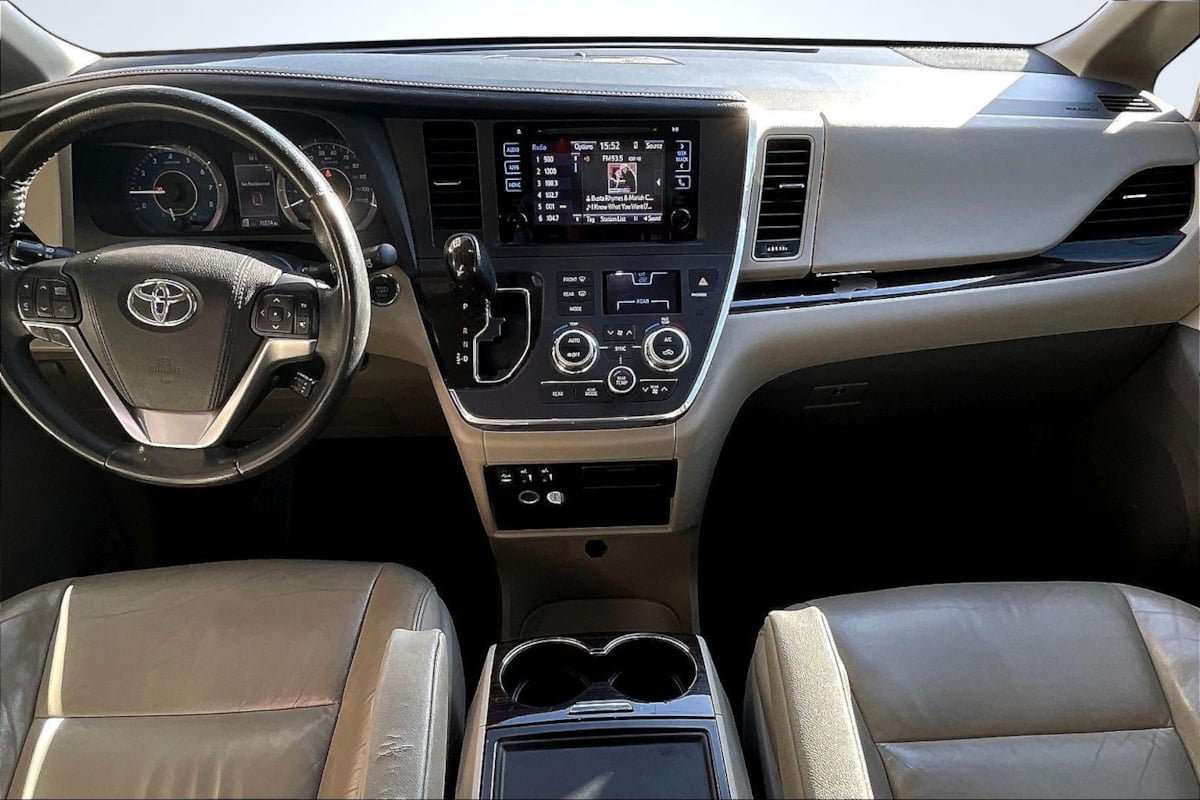 Used 2017 Toyota Sienna XLE w/ XLE Navigation Package FWD image 16