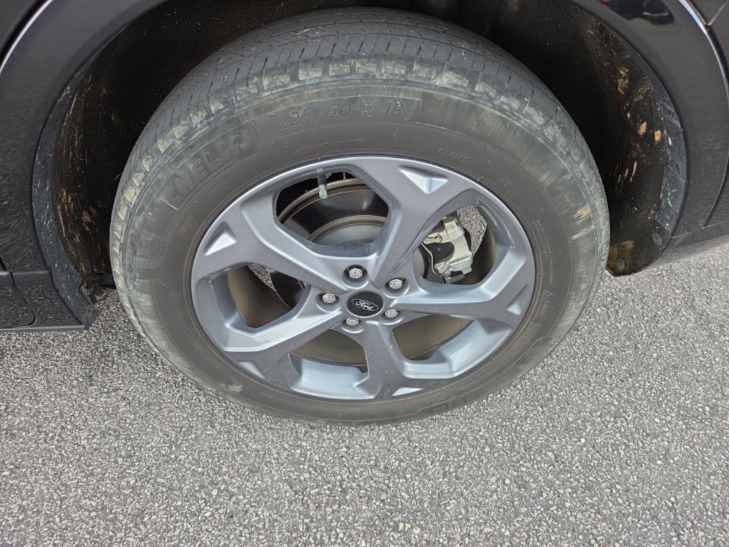 Used 2023 Ford Escape ST-Line w/ Tech Pack #1 FWD image 9