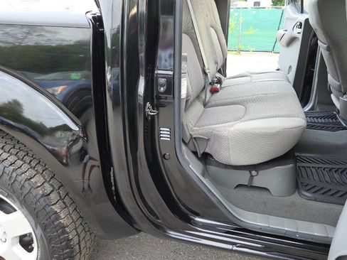 Used 2008 Nissan Frontier SE w/ SE Value Truck Pkg AWD/4WD image 38