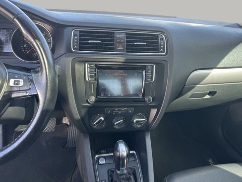 Used 2018 Volkswagen Jetta SE FWD image 25