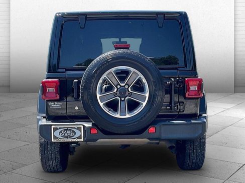 Used 2018 Jeep Wrangler Unlimited Sahara w/ Uconnect 4C Nav & Sound Group AWD/4WD image 3