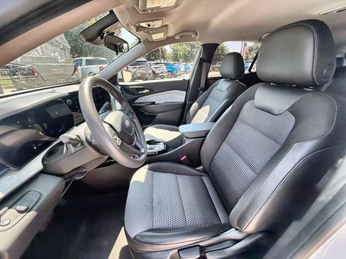 Used 2025 Chevrolet Trax LT FWD image 18