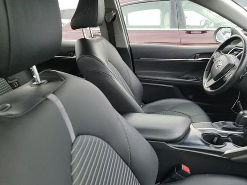 Used 2018 Toyota Camry SE w/ Moonroof Package image 10