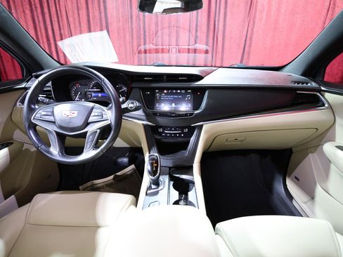 Used 2019 Cadillac XT5 FWD image 16