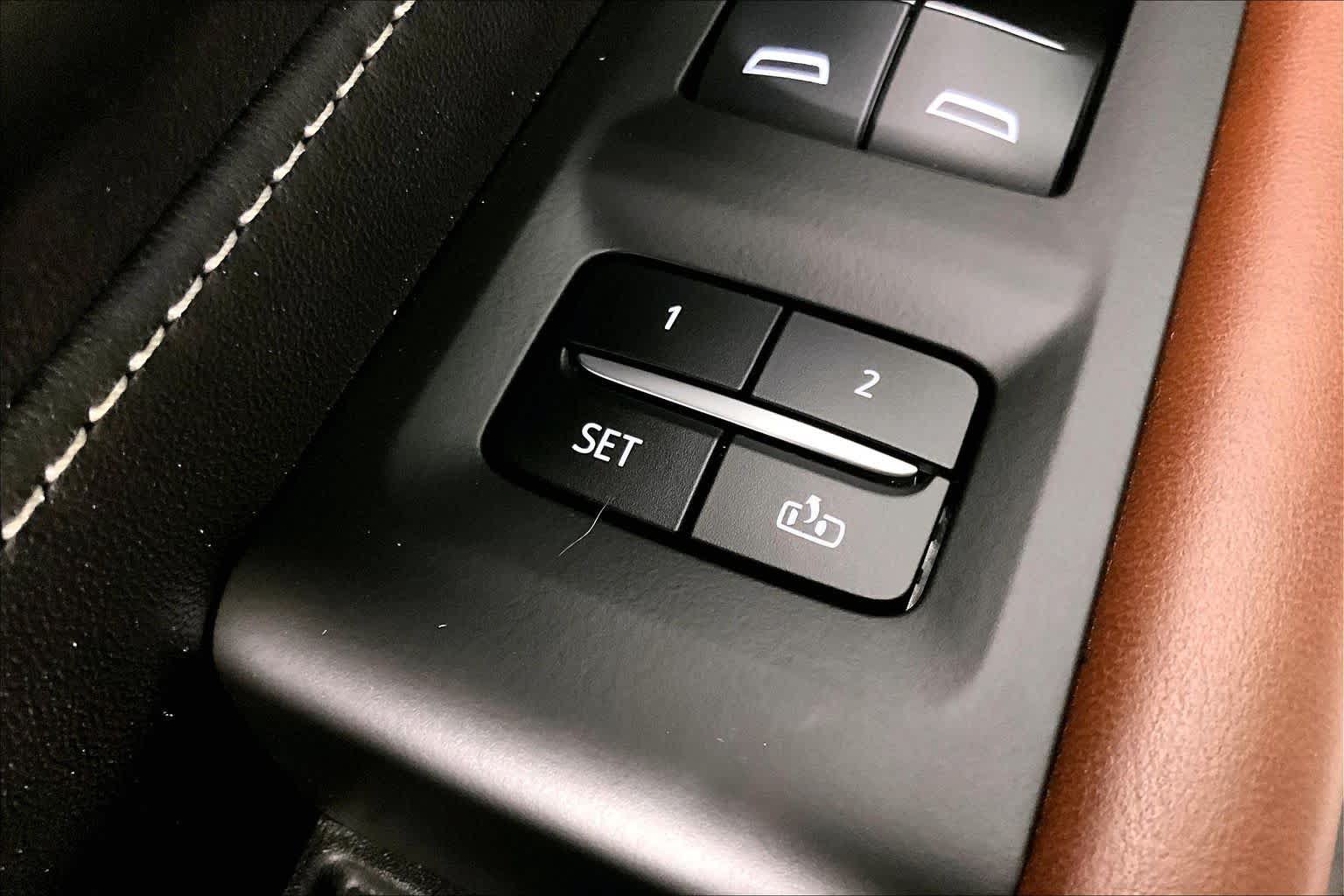 Used 2024 GMC Yukon Denali Ultimate AWD/4WD image 32