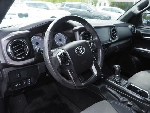 Used 2021 Toyota Tacoma TRD Off-Road w/ Technology Package AWD/4WD image 11