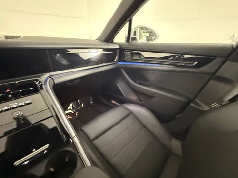 Certified 2025 Porsche Panamera image 23