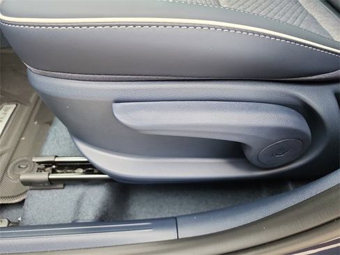 New 2025 Hyundai Venue Limited image 17