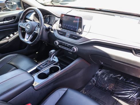 Used 2024 Nissan Altima 2.5 SR FWD image 15
