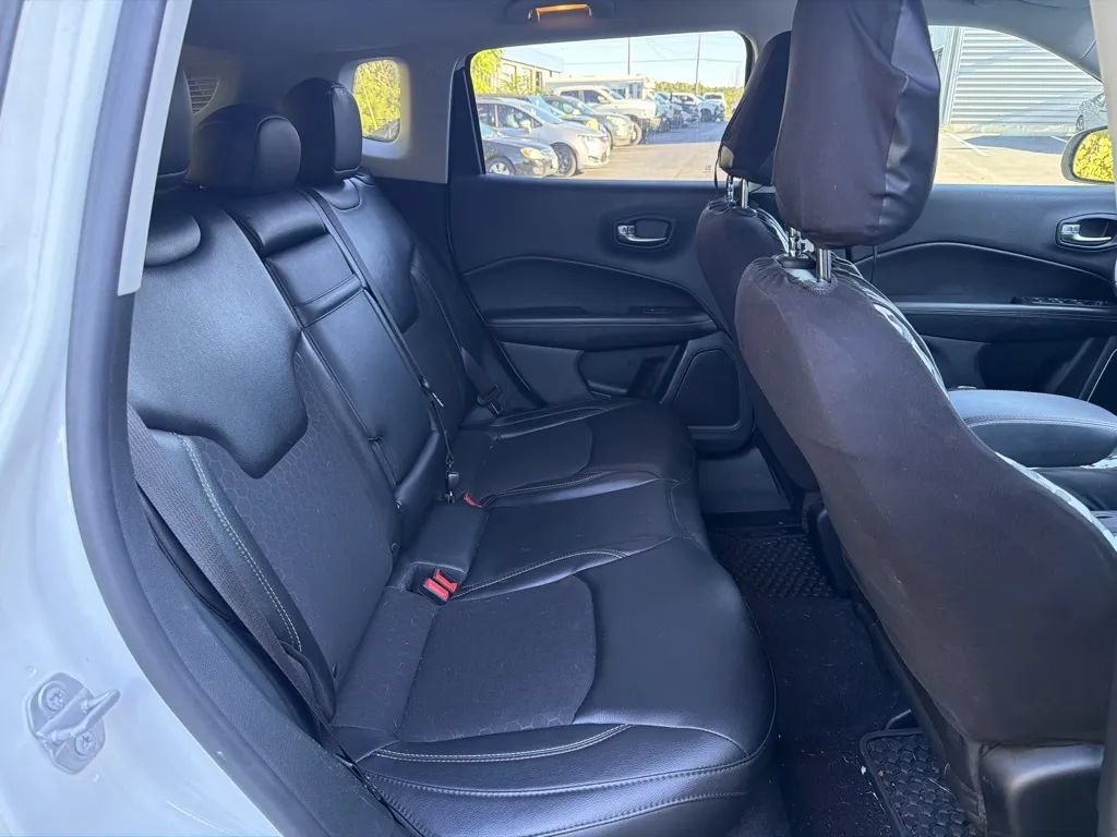 Used 2018 Jeep Compass Latitude w/ Popular Equipment Group AWD/4WD image 11