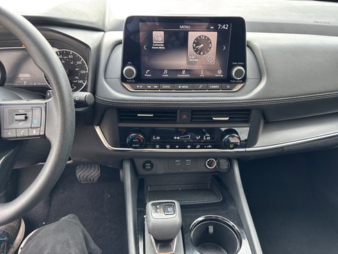 Used 2024 Nissan Rogue SV image 23