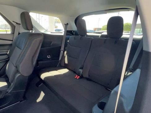 Used 2024 Ford Explorer XLT image 38