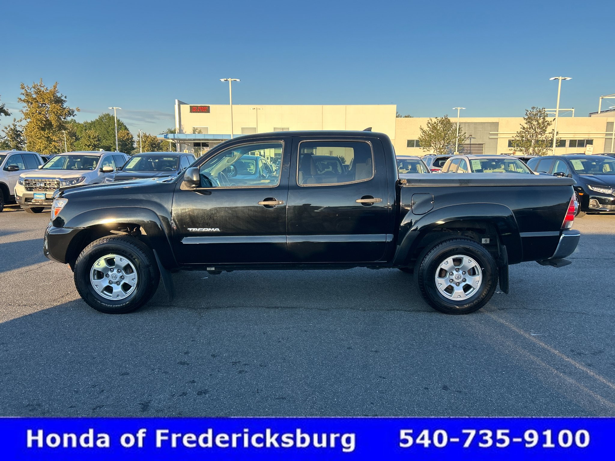 Used 2015 Toyota Tacoma 4x4 Double Cab w/ SR5 Package image 3
