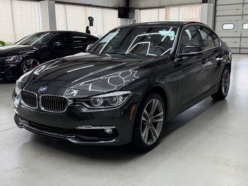 Used 2018 BMW 330i xDrive Sedan AWD/4WD image 5