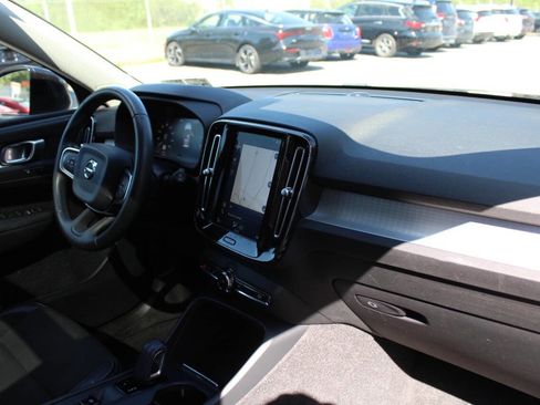 Used 2020 Volvo XC40 T5 Momentum w/ Protection Package Premier AWD/4WD image 17