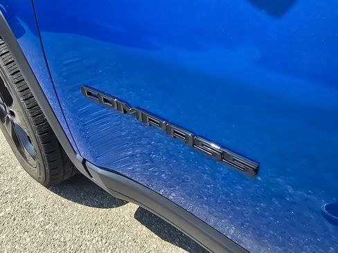 Used 2019 Jeep Compass Latitude AWD/4WD image 10