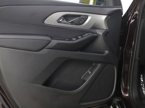 Used 2023 Chevrolet Traverse LT image 21
