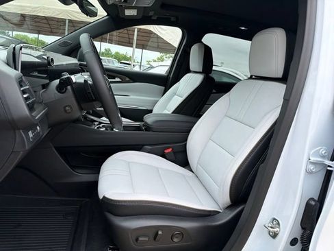 New 2026 Chevrolet Traverse High Country w/ LPO, Floor Liner Package AWD/4WD image 9