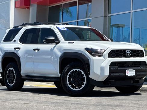 Certified 2025 Toyota 4Runner TRD Off-Road Premium AWD/4WD image 2